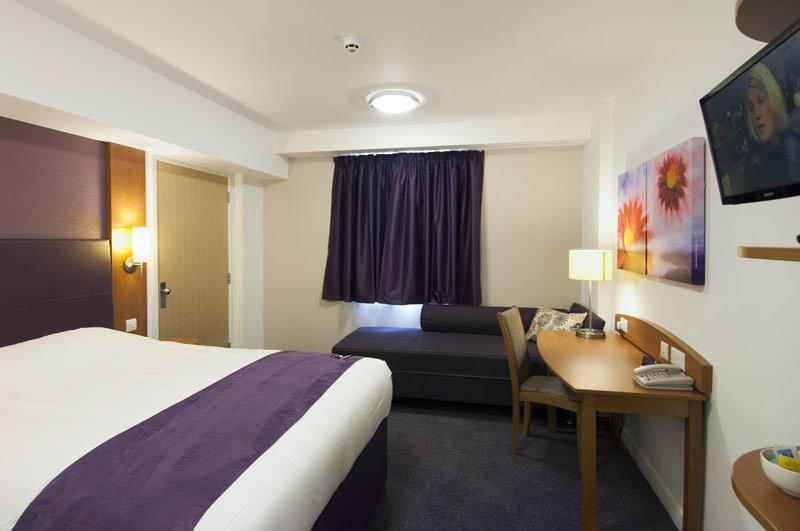 Premier Inn Welwyn Garden City Bagian luar foto